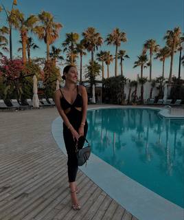 Sadaf Taherian feet photo thumbnail