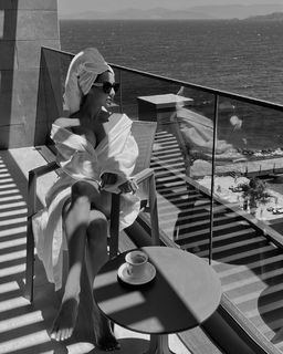 Sadaf Taherian feet photo thumbnail