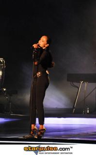 Sade feet photo thumbnail