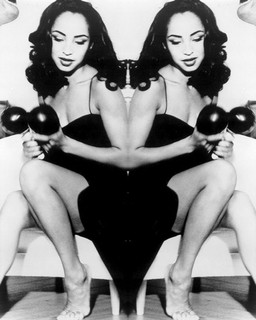 Sade feet photo thumbnail