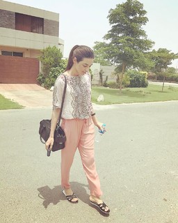 Sadia Khan feet photo 11