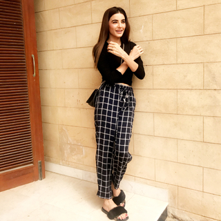 Sadia Khan feet photo 8