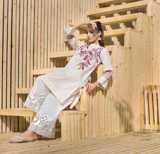 Sadia Khan feet photo 3