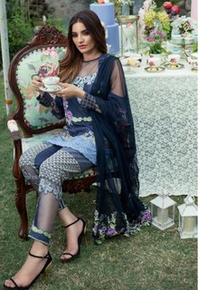 Sadia Khan feet photo 9