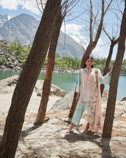 Sadia Khan feet photo 19