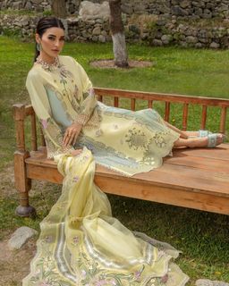 Sadia Khan feet photo 13