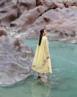 Sadia Khan feet photo 12