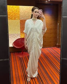 Sadia Khateeb feet photo 4