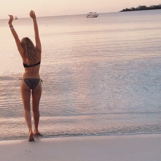 Sadie Calvano feet photo thumbnail