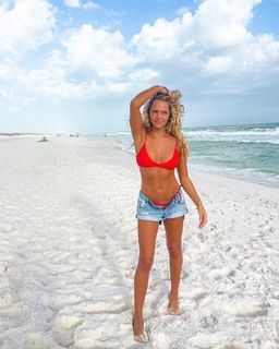 Sadie Crowell feet photo thumbnail