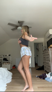 Sadie Crowell feet photo thumbnail