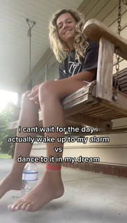 Sadie Crowell feet photo thumbnail