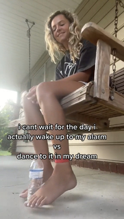 Sadie Crowell feet photo thumbnail