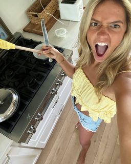 Sadie Crowell feet photo thumbnail