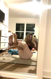 Sadie Crowell feet photo thumbnail