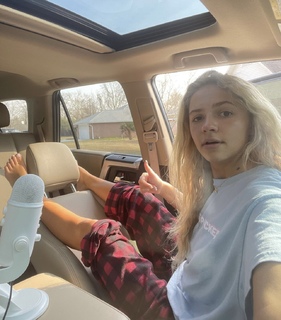 Sadie Crowell feet photo thumbnail