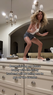 Sadie Crowell feet photo thumbnail