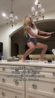 Sadie Crowell feet photo thumbnail