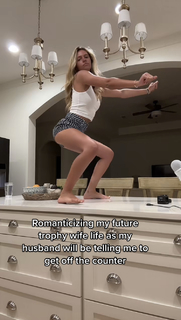 Sadie Crowell feet photo thumbnail