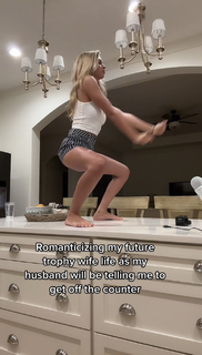 Sadie Crowell feet photo thumbnail