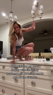 Sadie Crowell feet photo thumbnail