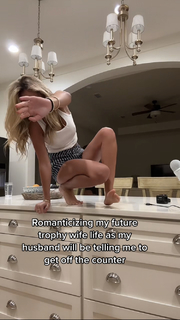 Sadie Crowell feet photo thumbnail