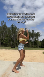 Sadie Crowell feet photo thumbnail