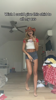 Sadie Crowell feet photo thumbnail