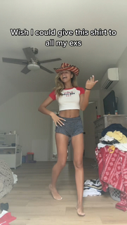 Sadie Crowell feet photo thumbnail