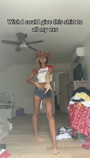 Sadie Crowell feet photo thumbnail