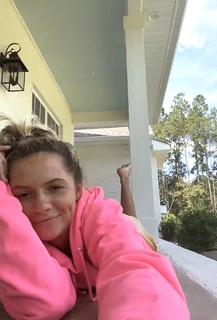 Sadie Crowell feet photo thumbnail