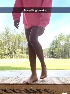 Sadie Crowell feet photo thumbnail