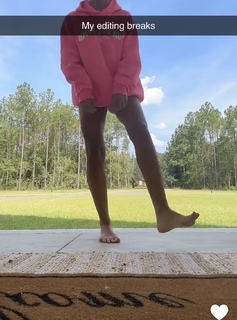 Sadie Crowell feet photo thumbnail