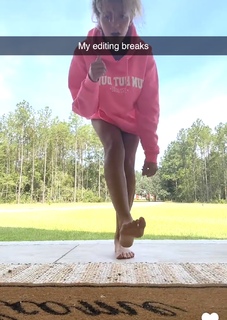 Sadie Crowell feet photo thumbnail