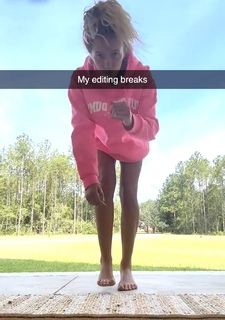 Sadie Crowell feet photo thumbnail