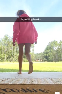 Sadie Crowell feet photo thumbnail