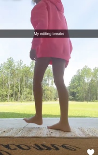 Sadie Crowell feet photo thumbnail