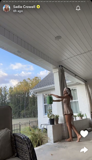 Sadie Crowell feet photo thumbnail