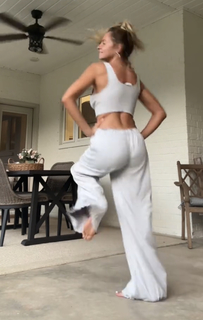 Sadie Crowell feet photo thumbnail