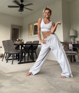 Sadie Crowell feet photo thumbnail