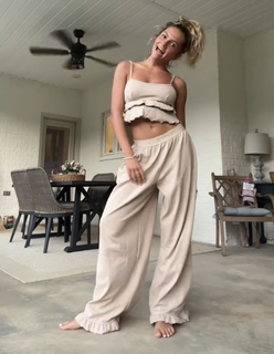 Sadie Crowell feet photo thumbnail