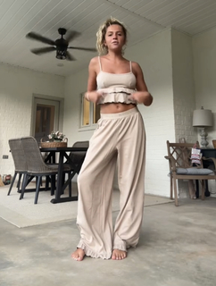 Sadie Crowell feet photo thumbnail