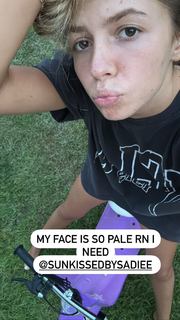 Sadie Crowell feet photo thumbnail