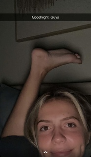 Sadie Crowell feet photo thumbnail
