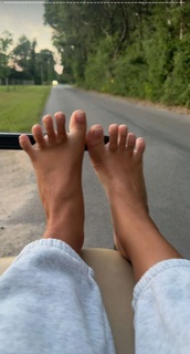 Sadie Crowell feet photo thumbnail
