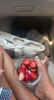 Sadie Crowell feet photo thumbnail