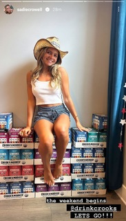 Sadie Crowell feet photo thumbnail