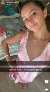 Sadie Crowell feet photo thumbnail