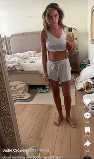 Sadie Crowell feet photo thumbnail