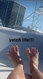 Sadie Crowell feet photo thumbnail